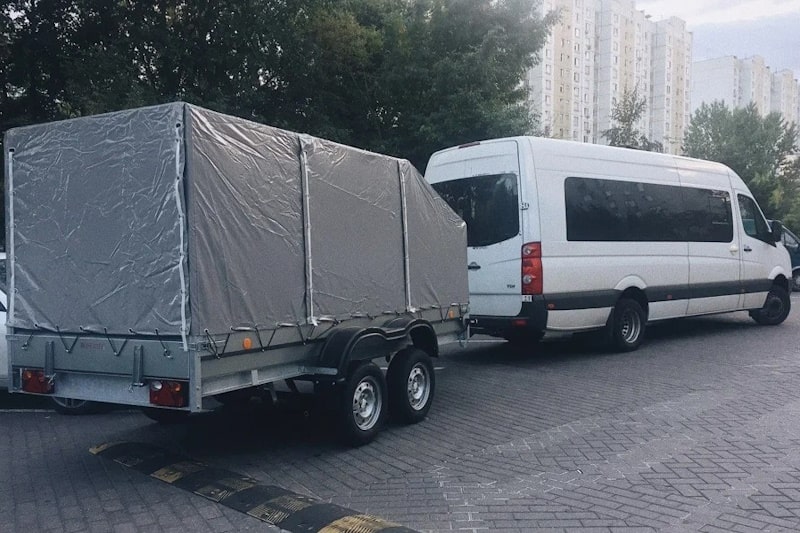 микроавтобус с прицепом